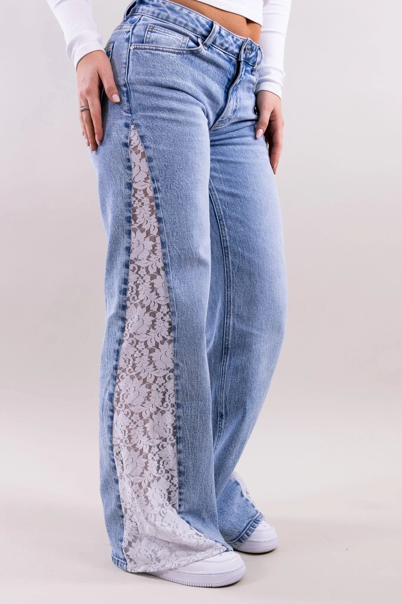 Le Jean BBL en Dentelle Virale