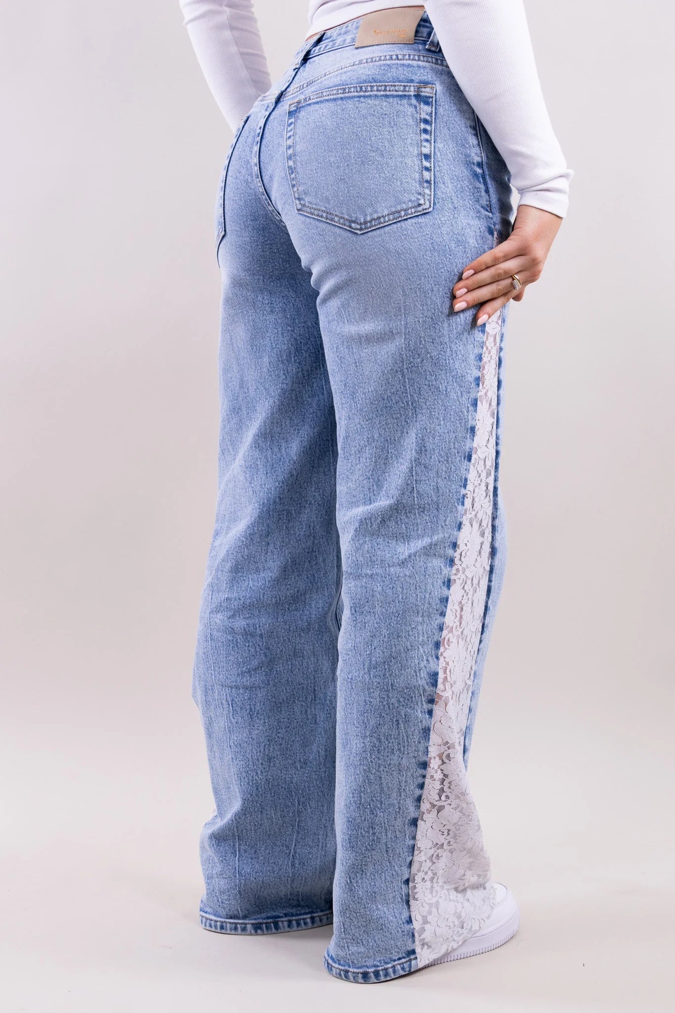 Le Jean BBL en Dentelle Virale
